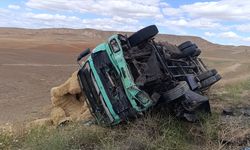 Yozgat'ta feci kaza: Otomobil ile kamyon çarpıştı 3 ölü 2 yaralı