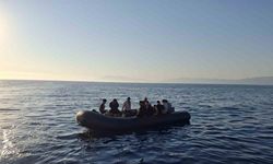 Ayvacık’ta 16’sı çocuk 23 kaçak göçmen kurtarıldı