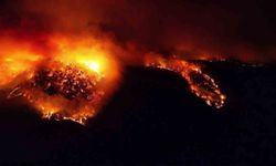 Karabük'te kara yoluna yaklaşan alevler dronla görüntülendi
