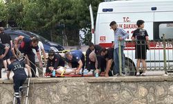Kediye yardım etmek isterken genç kız su kanalına düştü