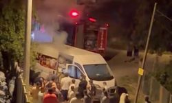 Mangal kömürü yüklü minibüste yangın çıktı
