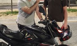 Polis motosiklet sürücüsünü böyle uyardı