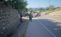 Sinop’ta feci kazada otomobil duvara çarptı