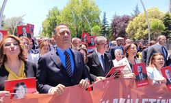 CHP'li milletvekilleri operasyonları protesto etmek için Ankara'da slogan atarak yürüdü