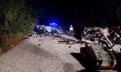 Çanakkale'de otomobillerin çarpıştığı feci kazada 6 kişi yaşamını yitirdi