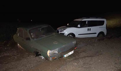 Kırıkkale’de iki araç sele kapıldı: Mahsur kalan 4 kişi kurtarıldı