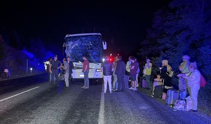 Eskişehir'de yolcu otobüsünün traktöre çarpması sonucu 6 kişi yaralandı