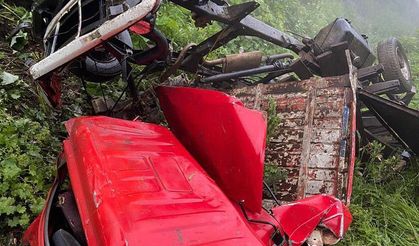 Rize'de korkunç kaza: Kamyonet uçurumdan yuvarlandı!
