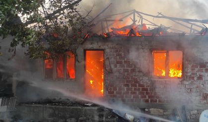 Manisa’daki yangın mahalleliyi seferber etti