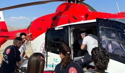 Ambulans helikopter boğazına kalem kapağı kaçan bebeği kurtarmak için devreye girdi