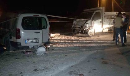 Konya'da feci kaza: Kamyonet ile hafif ticari araç çarpıştı