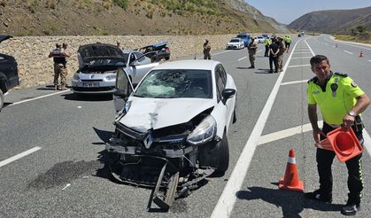 Erzincan'da trafik kazası! 1 ölü 6 yaralı