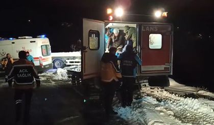 Kar nedeniyle ulaşılamayan köydeki 76 yaşındaki hastanın yardımına UMKE yetişti