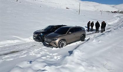 Bingöllü sürücüler Togg'u 20 cm karlı yolda test etti-İzle