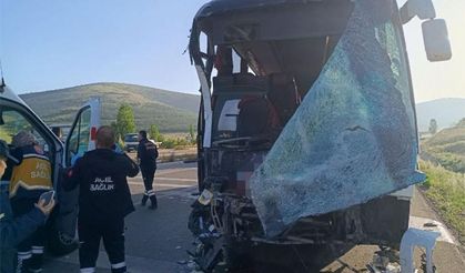 Afyonkarahisar'da yolcu otobüsü kaza yaptı! 17 yaralı