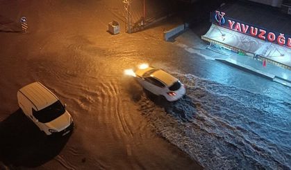 Ankara'da sağanak yağış hayatı olumsuz etkiledi