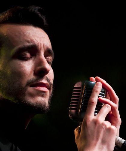 Cem Adrian, konserinde Filistin için türkü söyledi: Tarifi mümkün olmayan acılar adına
