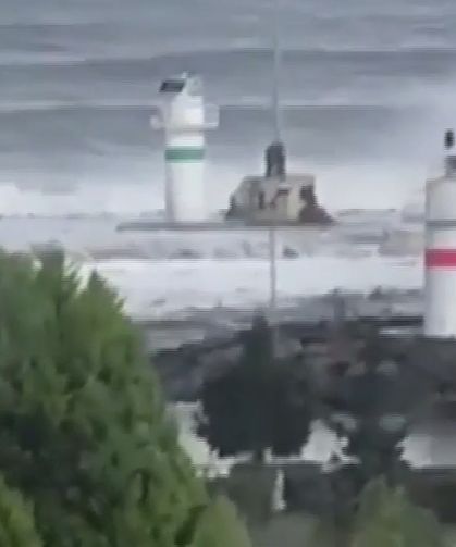 Trabzon'da dalgaya kapılan iki liselinin son anları