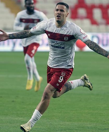 Sivasspor Konyaspor'u Rey Manaj'la avladı