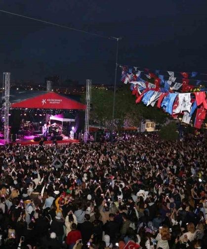 Küçükçekmece’de 19 Mayıs kutlamalarında Mert Demir konseri