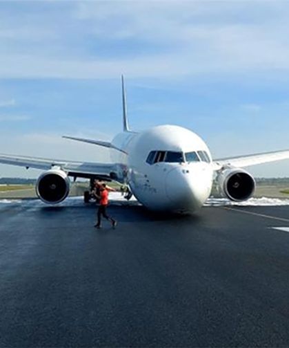 Kargo uçağı İstanbul Havalimanı'nda gövdesi üzerine iniş yaptı-İzle