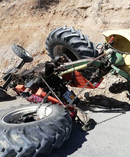Malatya Darende'de devrilen traktörün sürücüsü öldü