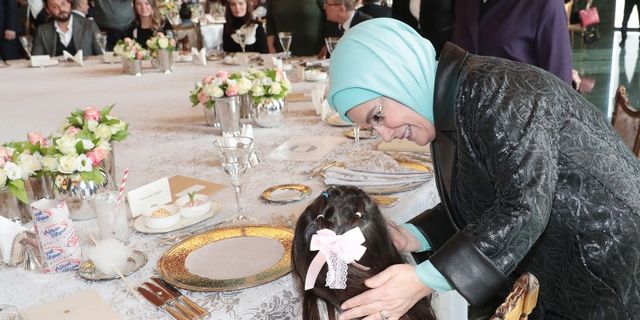 Emine Erdoğan’dan koruyucu aileler ve devlet koruması altındaki çocuklara yemek
