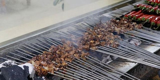 Şanlıurfa'da ramazanın vazgeçilmez lezzeti ciğer kebabı, tutkunlarına pakette ulaşıyor