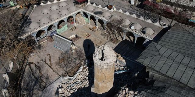 527 yıllık tarihi cami depremde hasar gördü
