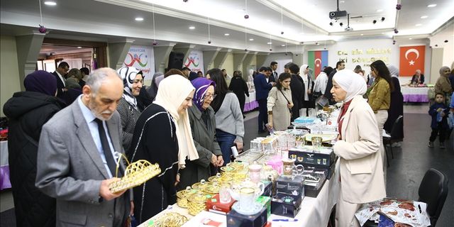 Bakü'de Türkiye'deki depremzedeler için kermes düzenlendi