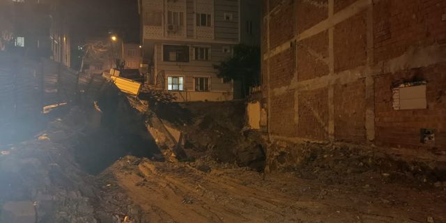 İstinat duvarı çöktü: İftar sofraları sokağa taşındı