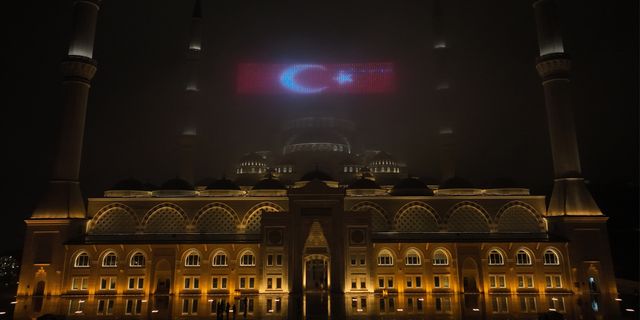 Çamlıca Camii ve deprem bölgesinde ilk teravih heyecanı