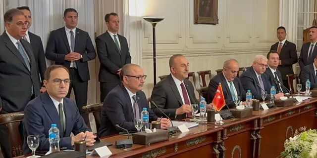 Mısır'a 10 yıl sonra ilk ziyaret. Bakan Çavuşoğlu Kahire'de