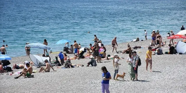 Antalya sahillerinde güneşli hava yoğunluğu: 24C