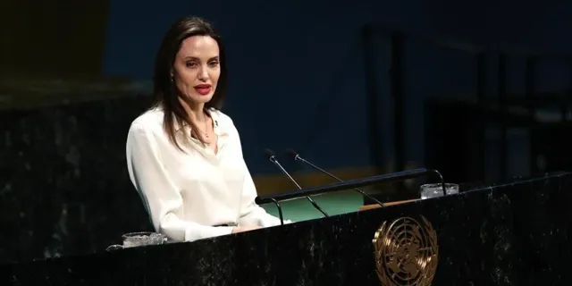 Angelina Jolie, mültecilere destek için moda dünyasına atıldı