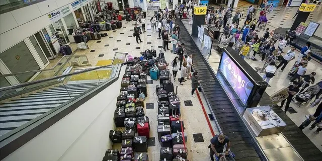 Antalya'ya hava yoluyla gelen turist sayısı 2 milyon 110 bini aştı