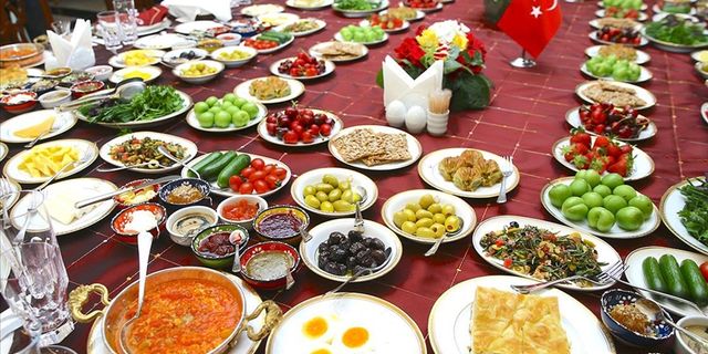 Dünya Kahvaltı Günü"nde, UNESCO yetkilileri, Türk kahvaltısı ile tanıştı