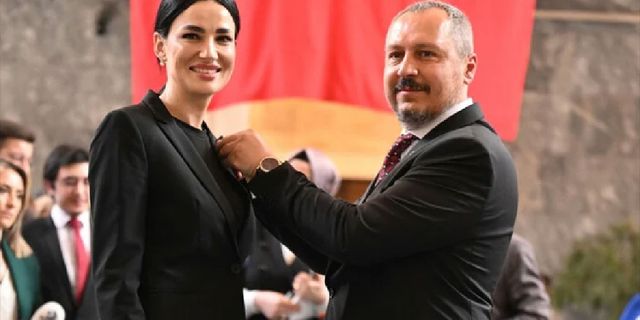 Türkiye eski güzeli AK Partili Seda Sarıbaş vekil kaydını yaptırdı