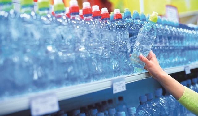 Dikkatli olun: Pet şişelerden gerçekten su mu içiyoruz?