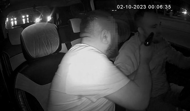 Antalya’da taksiciye silah doğrultan yolcu kameralara böyle yansıdı