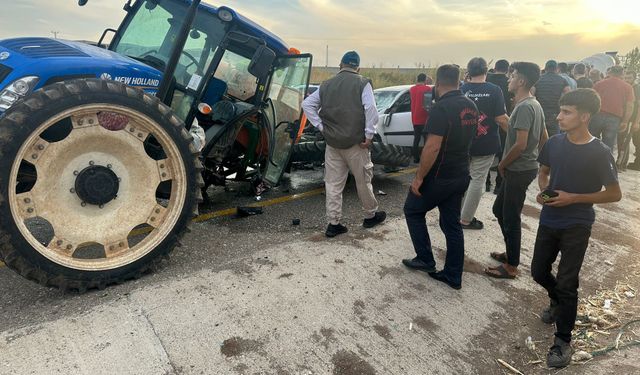 Traktör ve otomobilin çarpıştığı kazada 5 yaralı