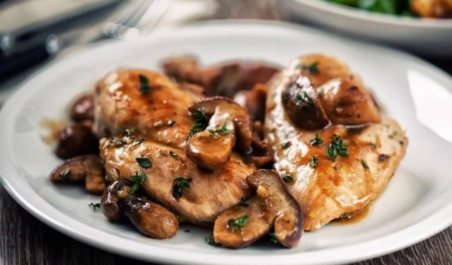 Mantar soslu tavuk: Damak çatlatan bir yemek tarifi
