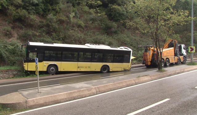 İETT otobüsü yoldan çıktı: O anlar kamerada