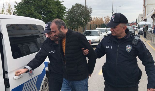 Adana'da kız arkadaşının arabasının camını kıran zanlı yakalandı