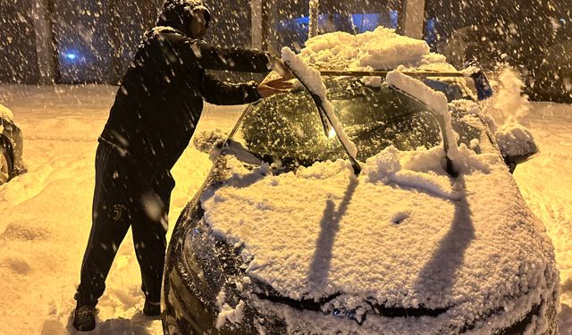 Yüksekova’da kar coşkusu