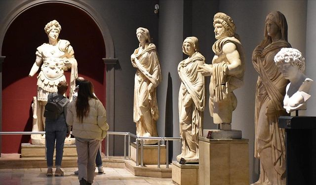 Turizmin başkenti olarak nitelendirilen  Antalya'da müzeleri 3 milyon kişi gezdi
