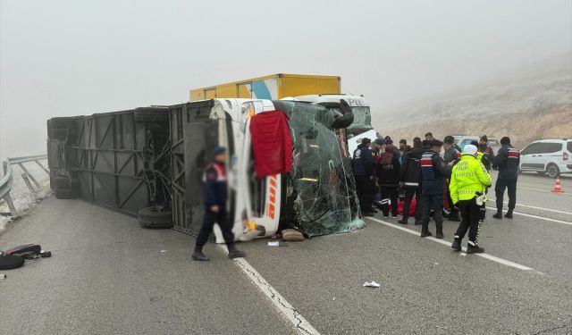 Malatya'da yolcu otobüsü devrildi! 4 ölü 29 yaralı