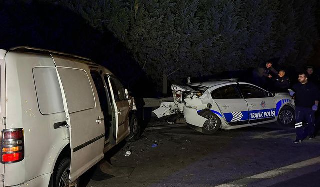 Polisten kaçan kaçak göçmenlerin olduğu araç kaza yaptı