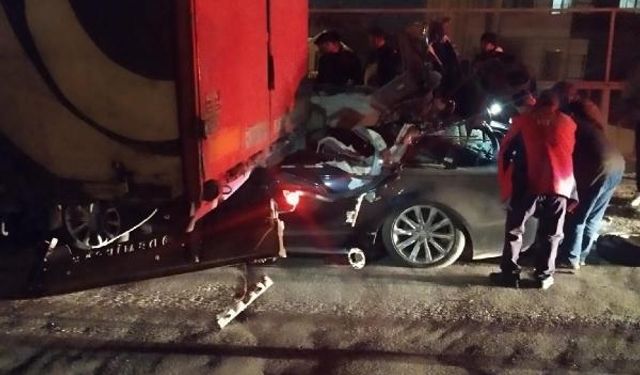 Mersin’de otomobil, TIR’a arkadan çarptı: 1 ölü, 3 yaralı