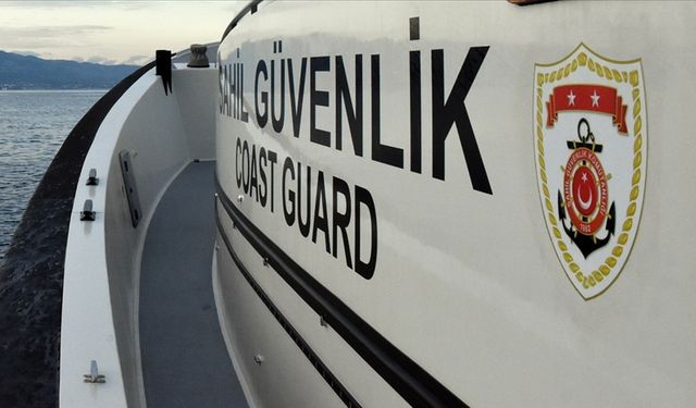 İzmir açıklarında 60 düzensiz göçmen kurtarıldı!